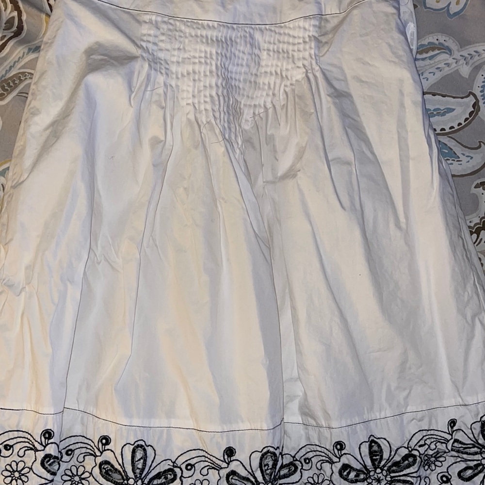 This is a wonderful skirt and the bottom have the details designed